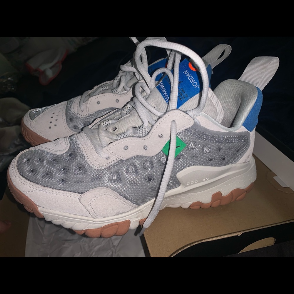 Jordan delta 2 size 5.5Y